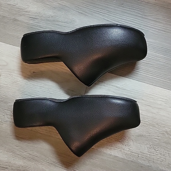 Coconuts by Matisse bella clogs, black, size 9,  like new. - Picture 4 of 10